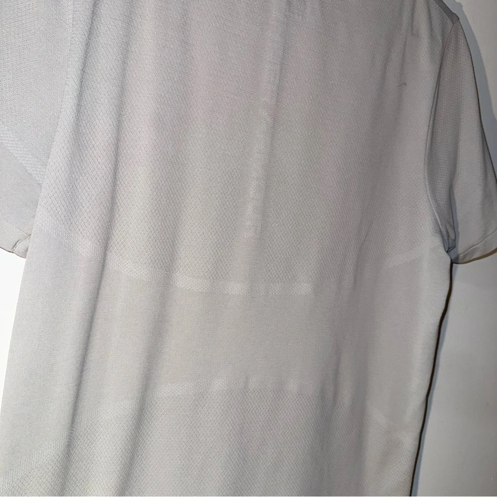 Under Armour Size MD Rush Seamless SS Tee - Picture 9 of 9